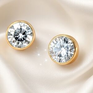 Circle Gold & Crystal Stud Earrings – Elegant Minimalist Women Fashion Jewelry